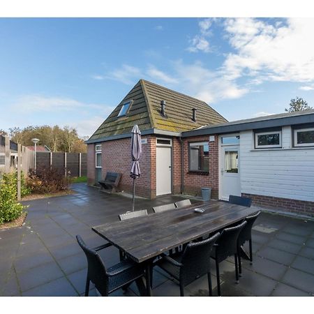 Family House On A Small Park With A Large Playing Field Serooskerke  Exterior photo