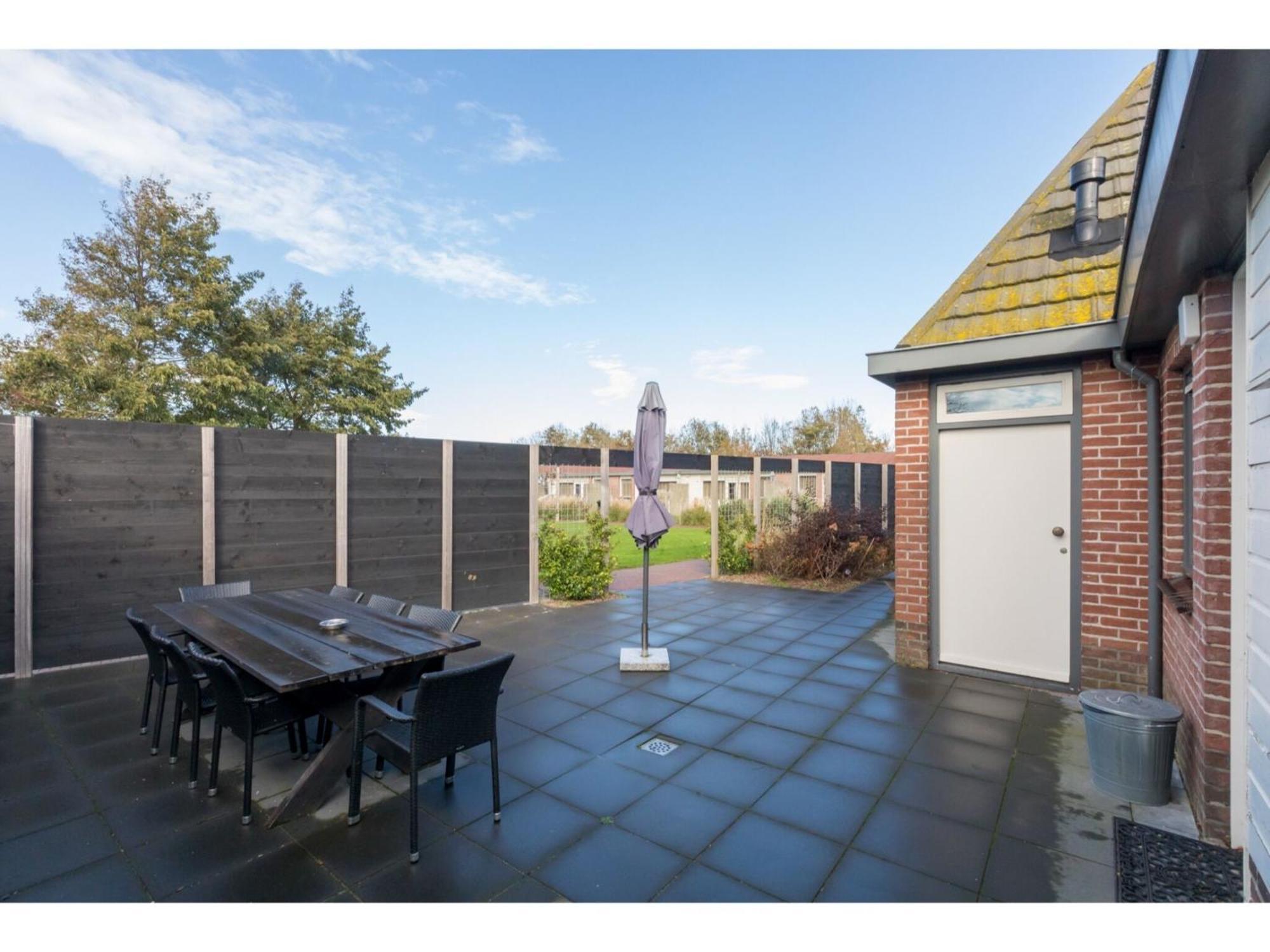 Family House On A Small Park With A Large Playing Field Serooskerke  Exterior photo
