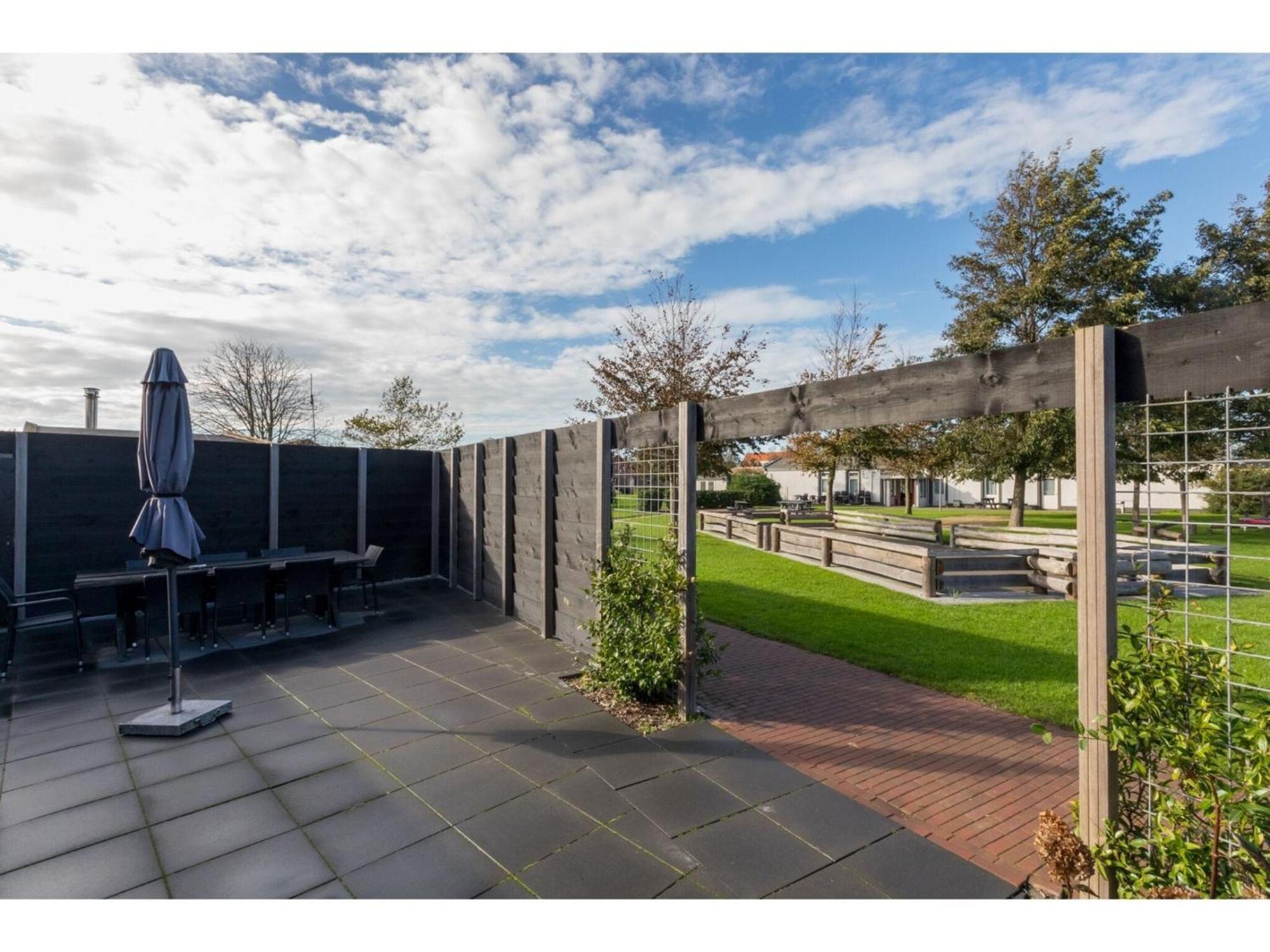 Family House On A Small Park With A Large Playing Field Serooskerke  Exterior photo