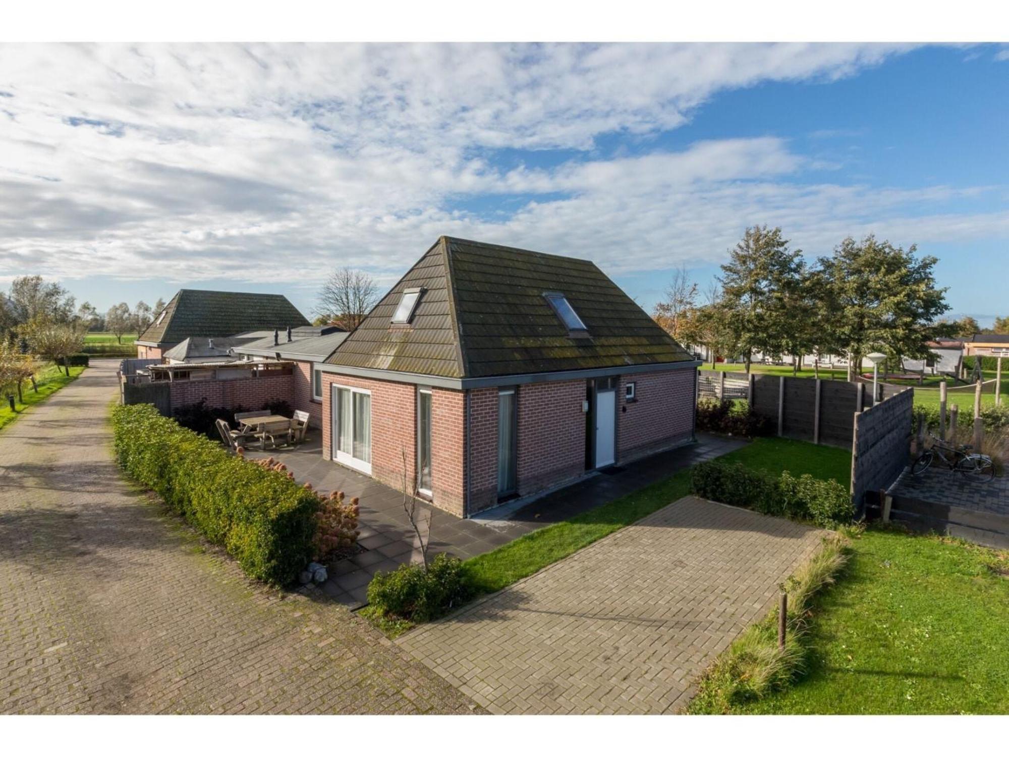 Family House On A Small Park With A Large Playing Field Serooskerke  Exterior photo