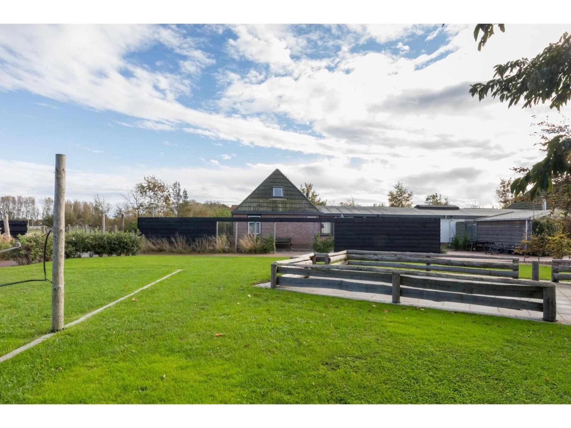 Family House On A Small Park With A Large Playing Field Serooskerke  Exterior photo