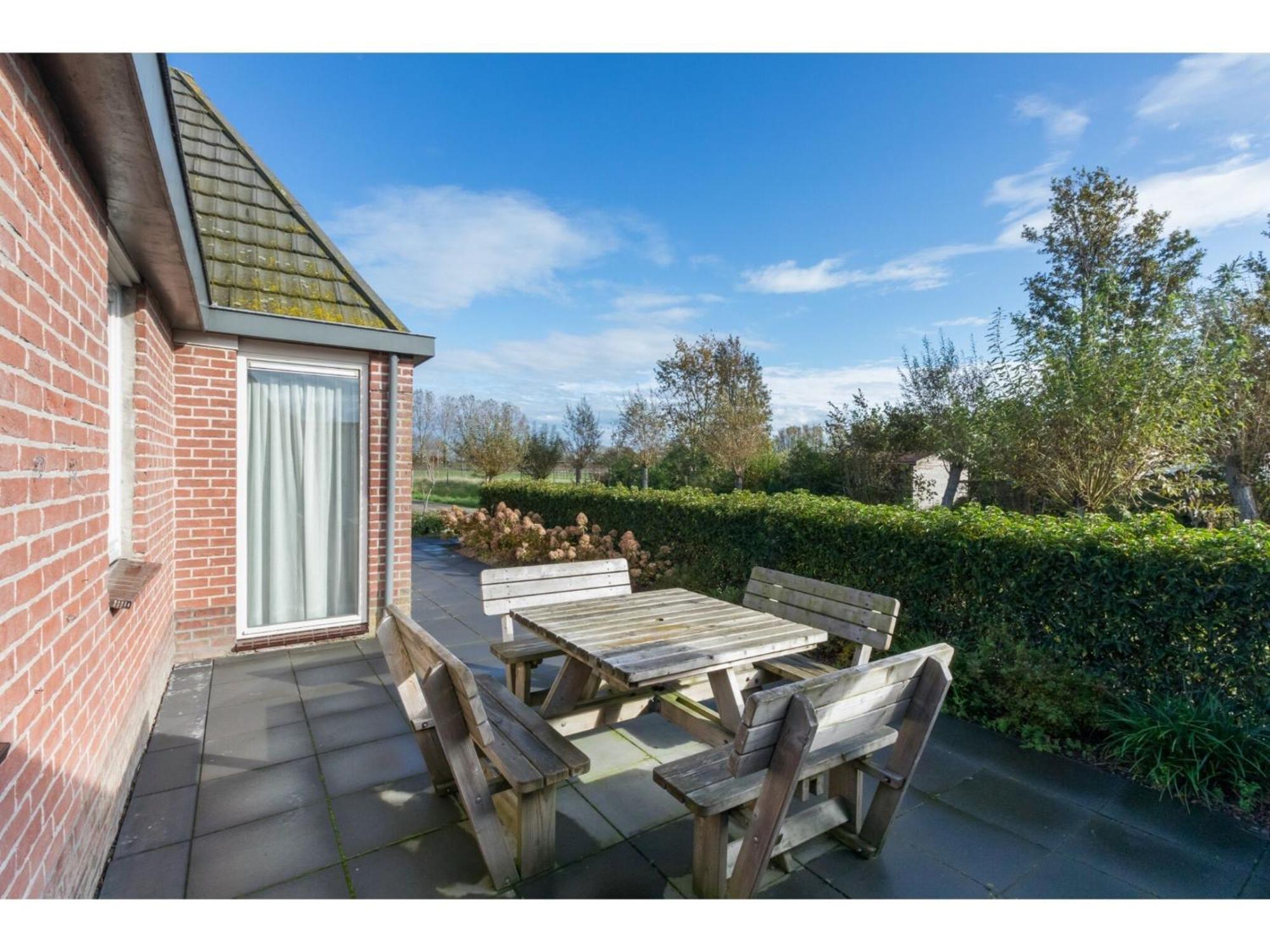 Family House On A Small Park With A Large Playing Field Serooskerke  Exterior photo