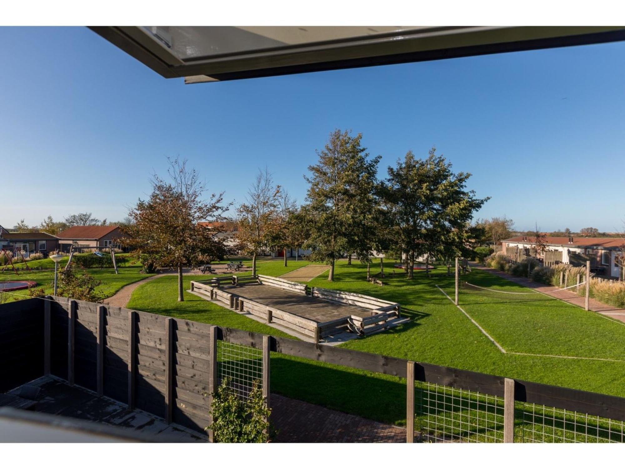 Family House On A Small Park With A Large Playing Field Serooskerke  Exterior photo