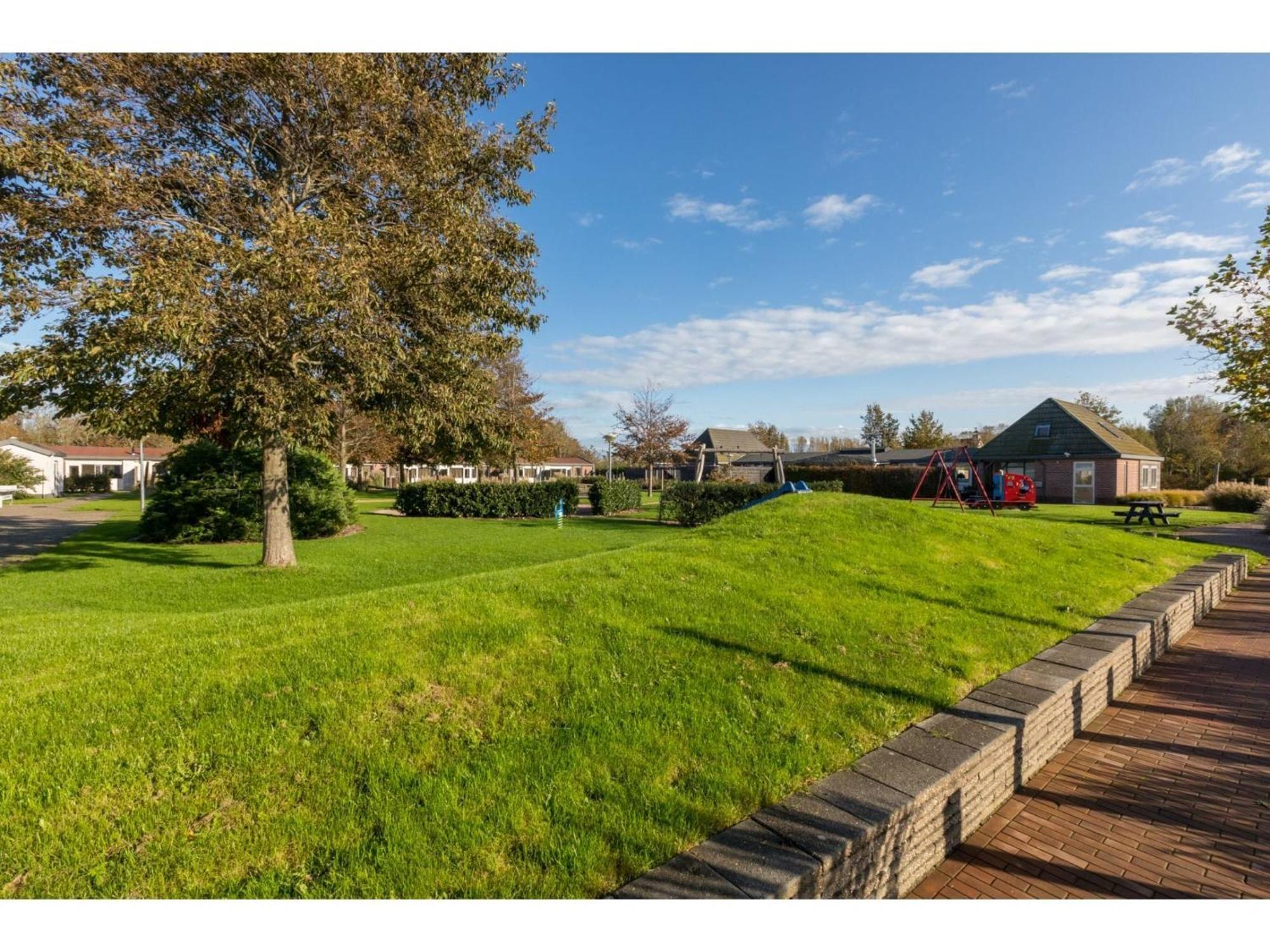 Family House On A Small Park With A Large Playing Field Serooskerke  Exterior photo